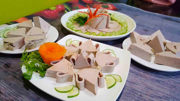 cách trang trí đĩa chả lụa